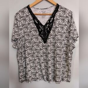 Faded Glory Black and White Lace‎ V-Neck Women's Top - 3X